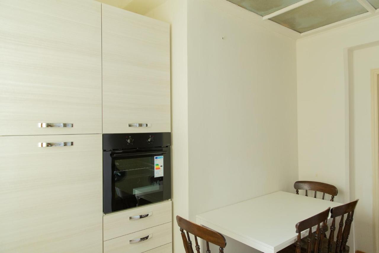 Strategic 2Br Apartment Florence Buitenkant foto